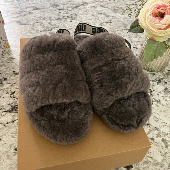 Womens grey Ugg slippers in great condition Only worn twice. - Picture 4 of 4